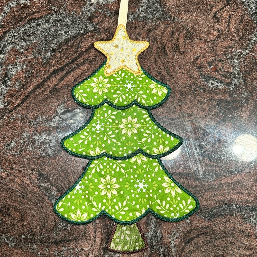 Handmade quilted Christmas tree door hanging decoration - Picture 1 of 5